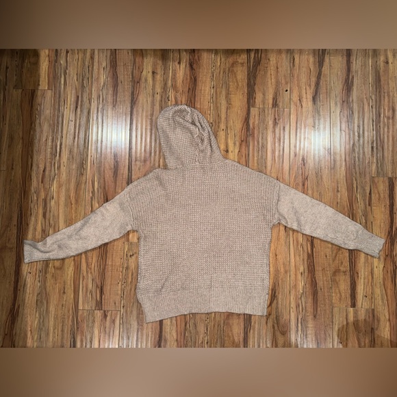 🔸SALE🔸 Tan Hooded Sweater - Picture 5 of 7